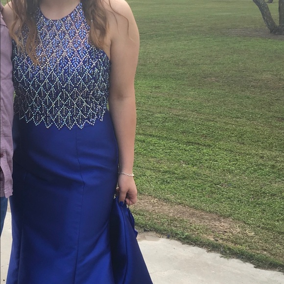 Prom dress - Picture 2 of 5